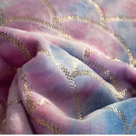 Mermaid Tail Blankets Glittering Wearable Cute Cozy Soft Flannel Rainbow - Picture 4 of 8